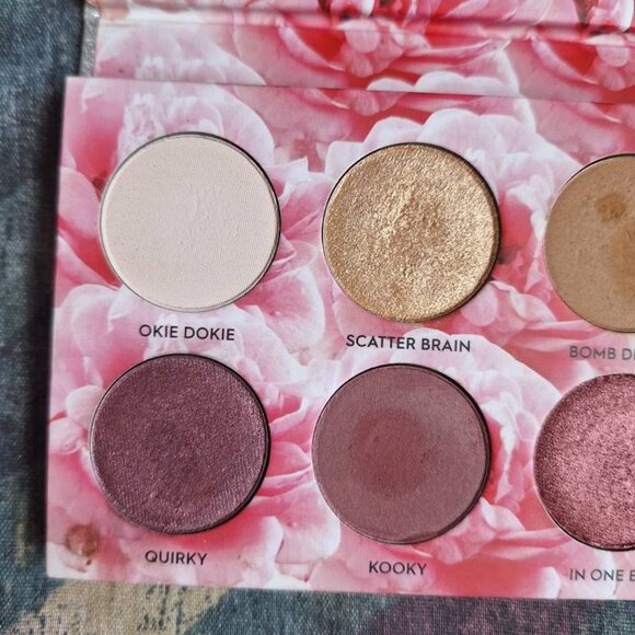 β¨ Laura Lee Los Angeles β Catβs Pajamas Eyeshadow Palette π - Picture 2 of 5